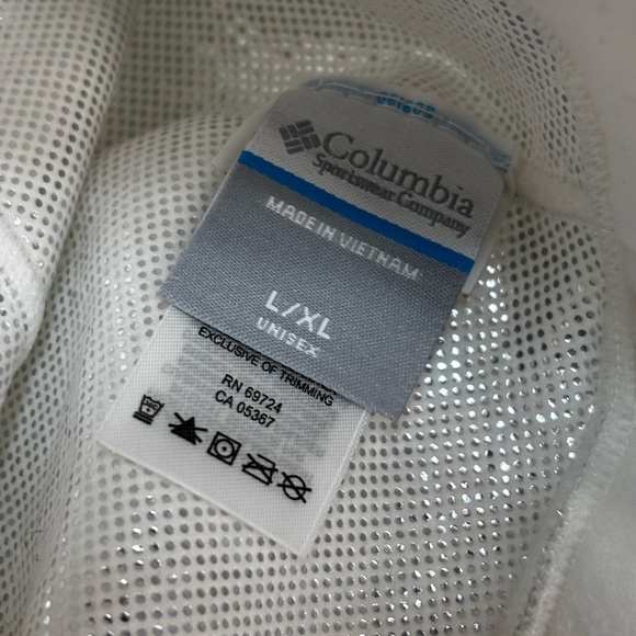 Columbia Hat + 2 Scarves Bundle — Winter Accessories - Picture 4 of 5